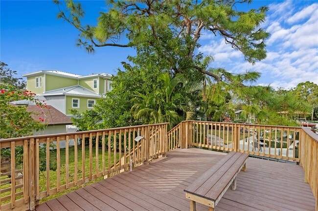 Building Photo - 2610 S Dundee St