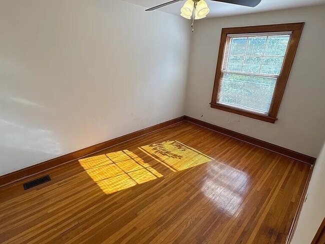 Building Photo - 3140 Indianola Ave