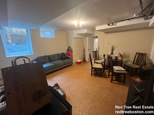 Building Photo - 17-19 Putnam Ave. Unit 17A