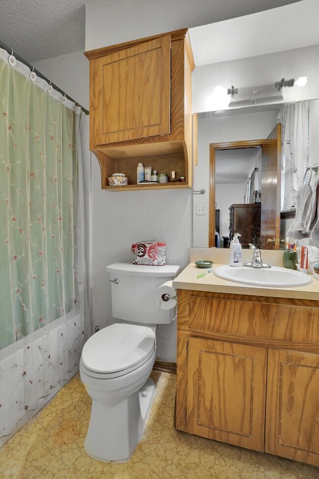 Building Photo - 922 SW 60th St