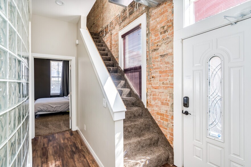 Building Photo - 55 E Clifton Ave