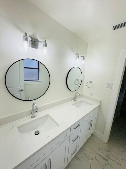 Building Photo - 9215 Highedge Cir