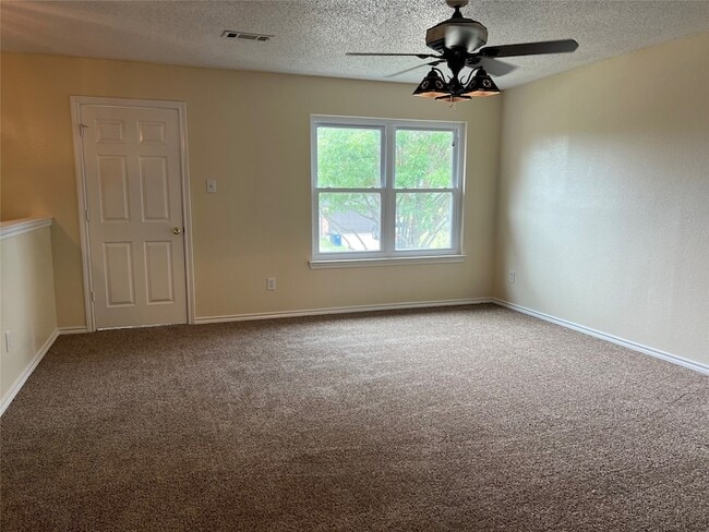 Building Photo - 1204 Hillside Dr