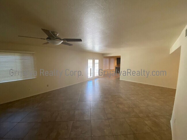 Building Photo - Amazing 5 BD, 3 BA House + Pool! This Oro ...