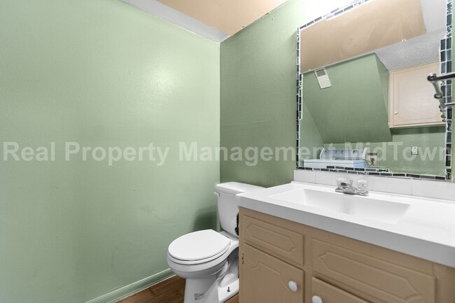 Building Photo - Spacious 2-Bedroom Duplex in South Fort Wo...