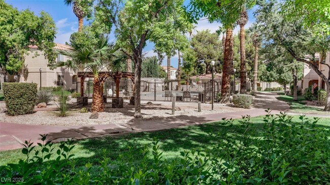Building Photo - 8452 Boseck Dr