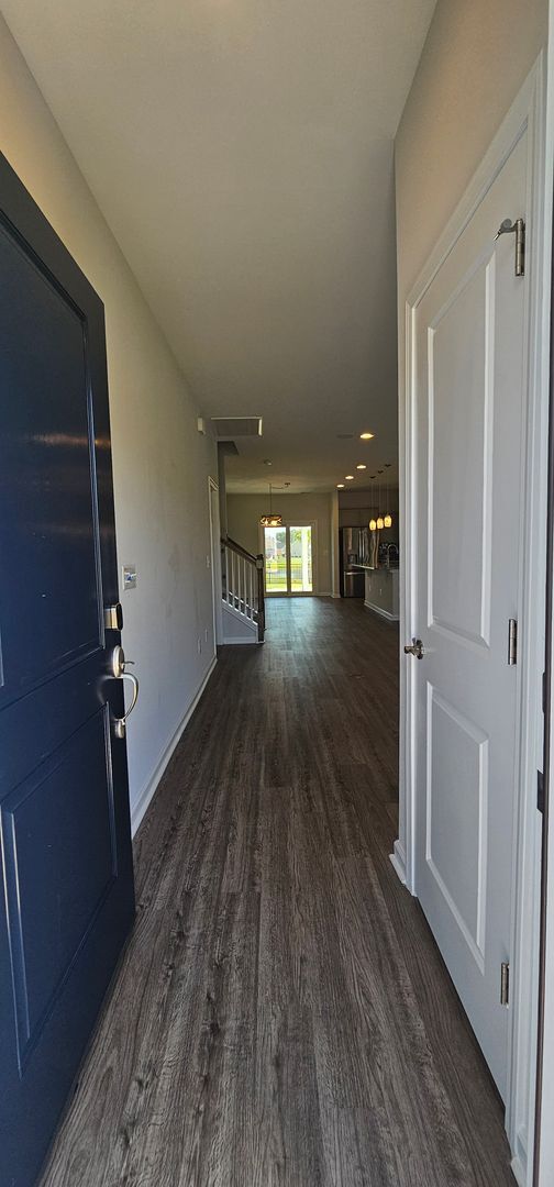 Building Photo - Live where charm meets convenience-Glenmoo...
