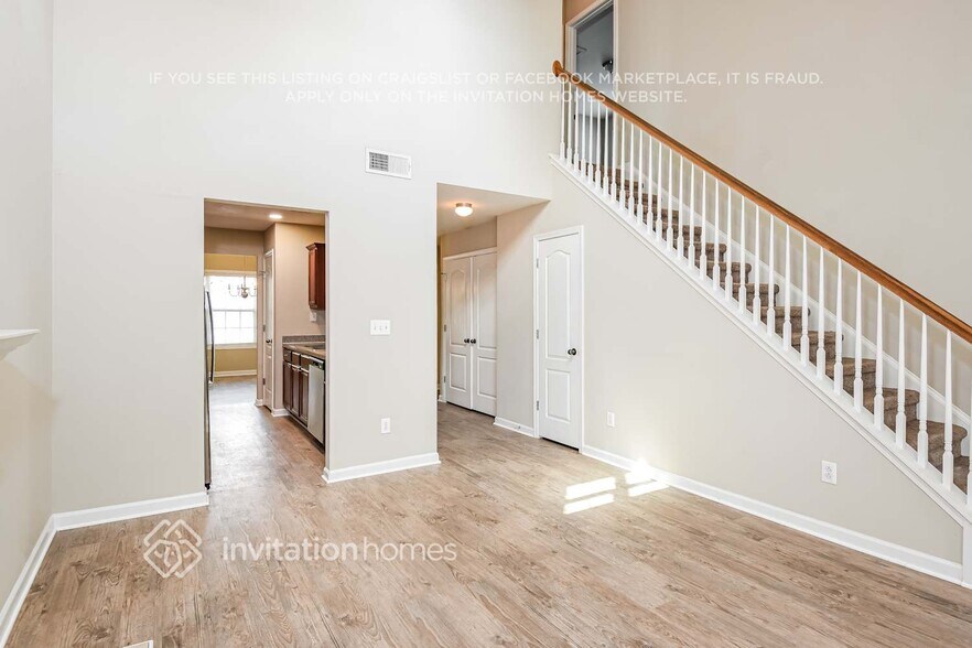 Building Photo - 6614 White Walnut Way