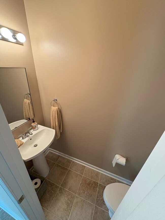 Building Photo - Centrally located Townhouse in Charlotte