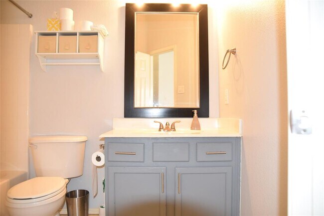 Building Photo - 4512 Sunmeadow Ln