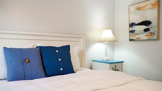 Building Photo - 14 Sanchez Ave