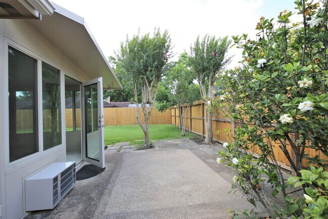 Building Photo - 14002 Taco Ct