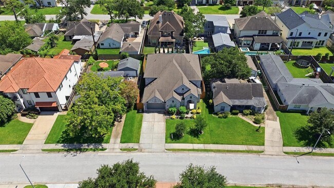 Building Photo - 1303 Gardenia Dr