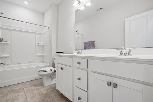 Building Photo - AVAILABLE BEAUTIFUL AND COMFORTABLE HOME