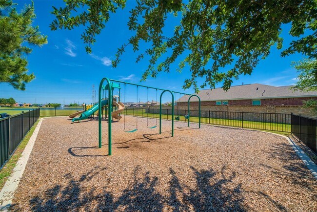 Building Photo - 10026 Thicket Park Ln