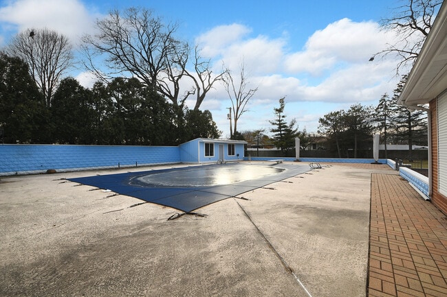 Building Photo - 305 N Reed St