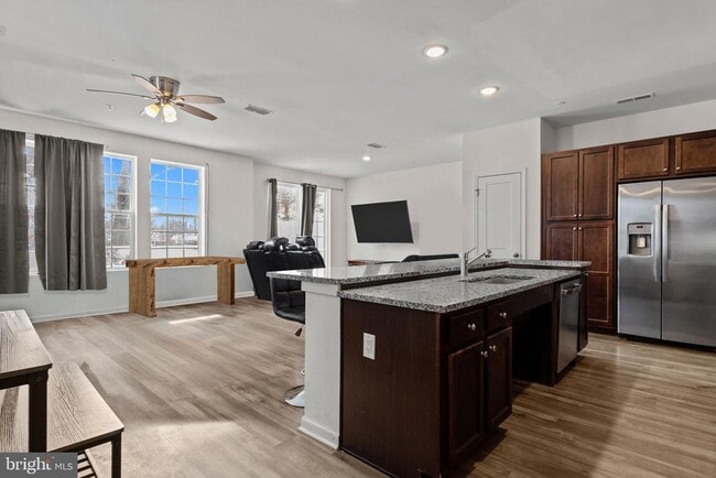 Building Photo - 228 Park Ln