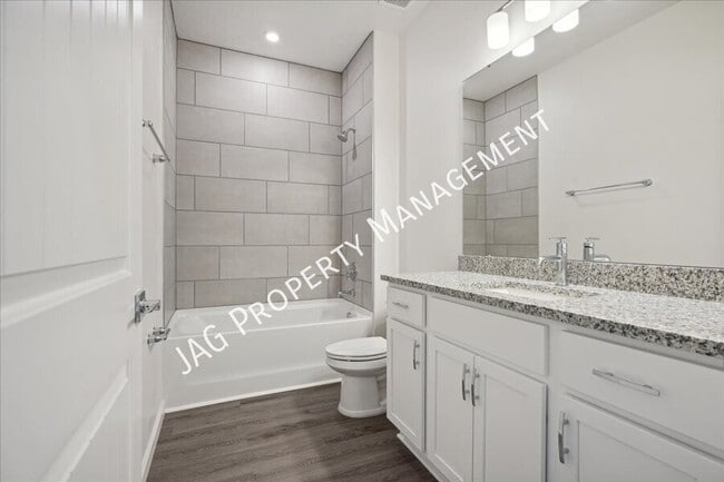 Building Photo - 516 Fredericksburg St