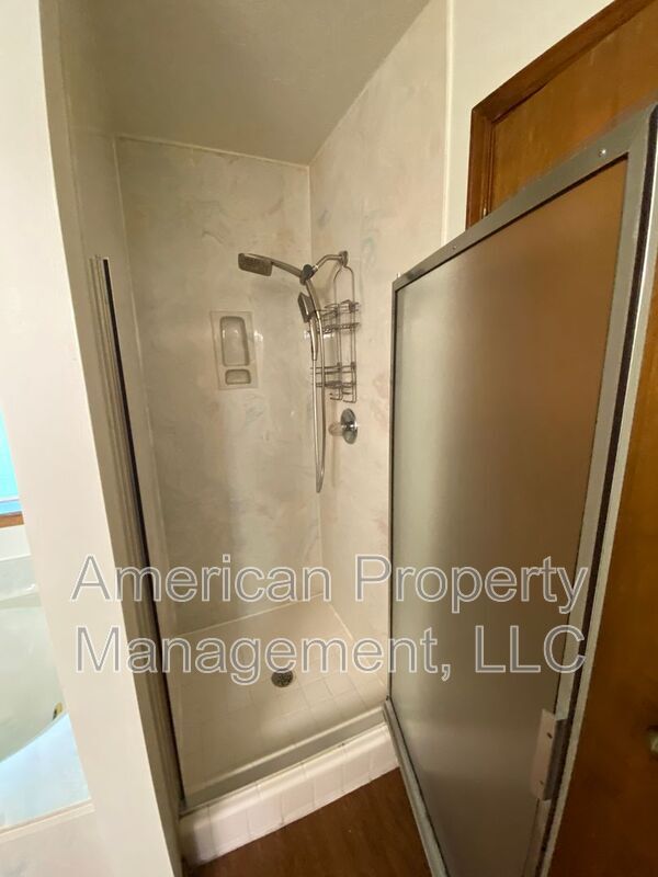 Building Photo - P2-1Q- 7704 S. Hudson Ave