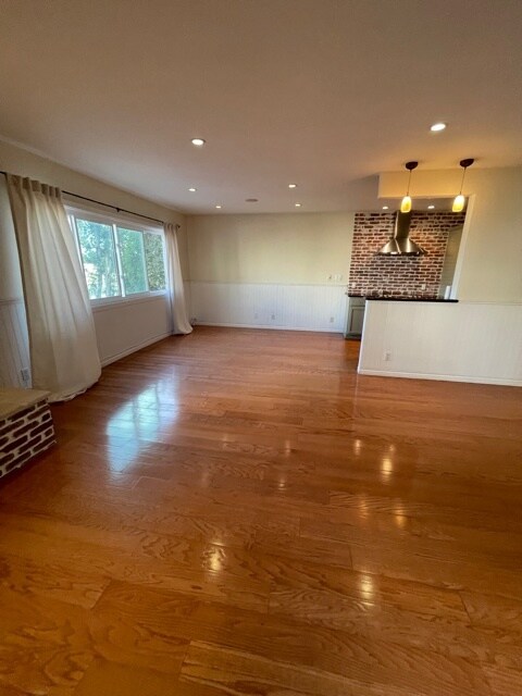 Building Photo - 451 S Barrington Ave