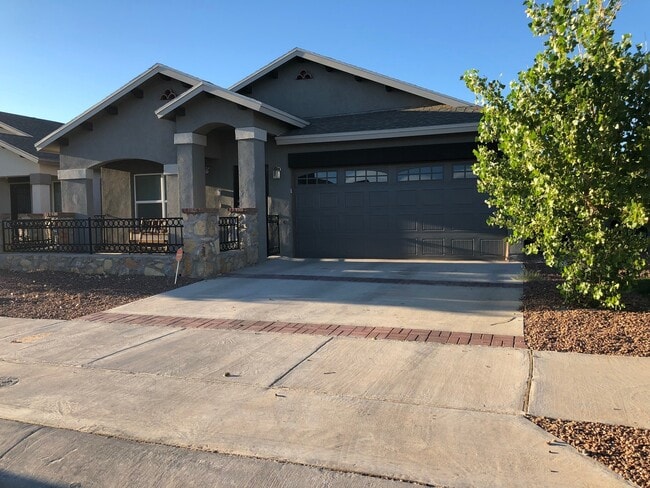 Building Photo - 12741 Tre Maximiliano Ave