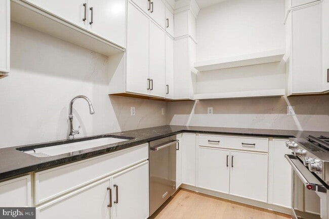 Building Photo - 12321 Potomac Hunt Rd