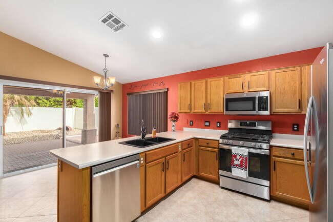 Building Photo - 9150 W Grovers Ave