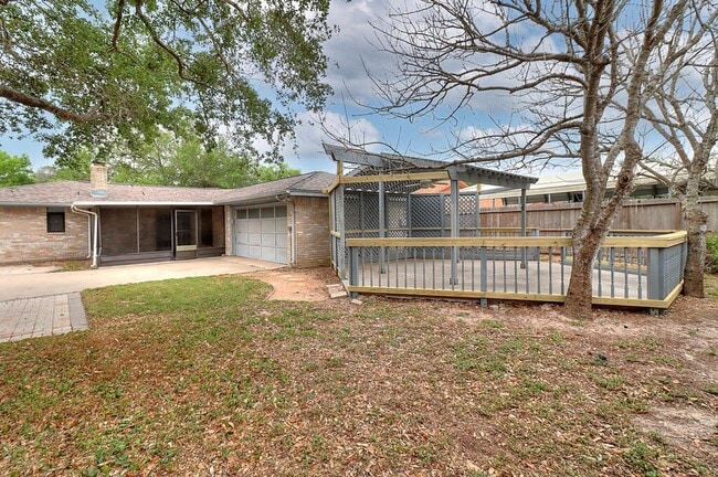 Building Photo - 3121 Seafoam Dr
