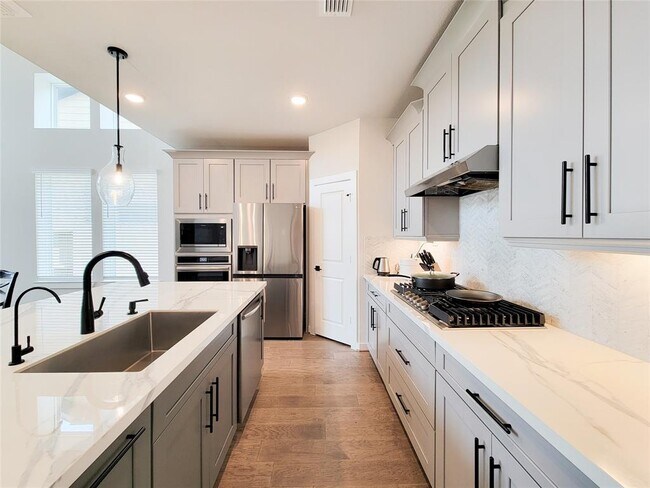 Building Photo - 31526 Beacon Cove Trl