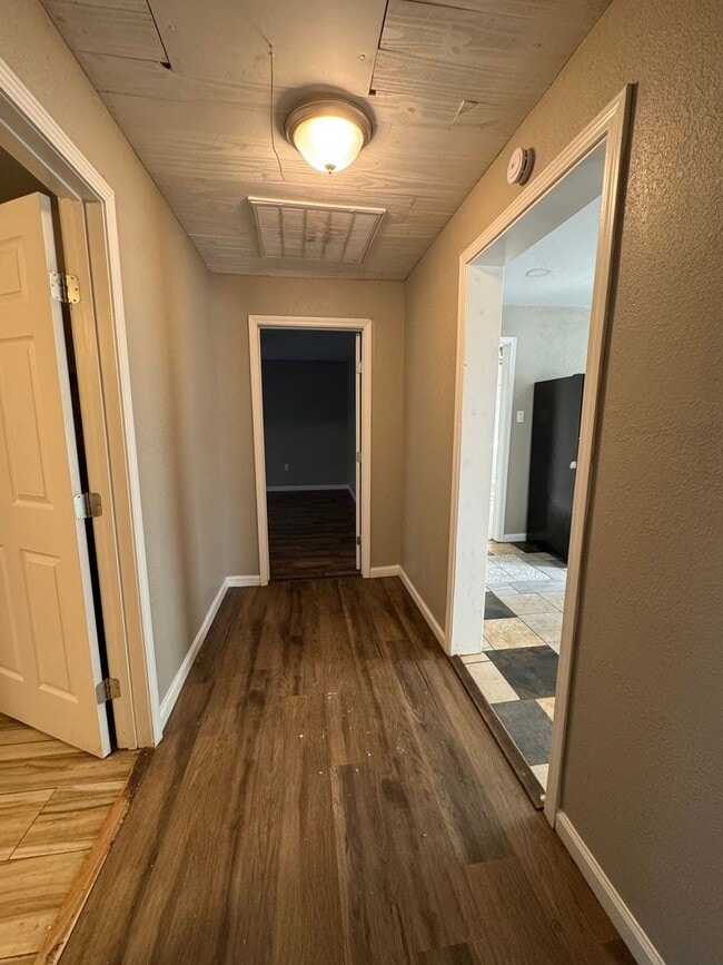 Building Photo - 3 Bedroom / 1 Bath Available Now in Jonesboro