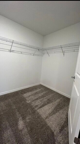 Building Photo - 409 Three Oaks Dr