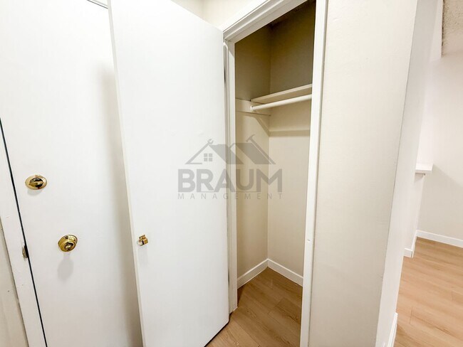 Building Photo - 6039 Whitsett Ave