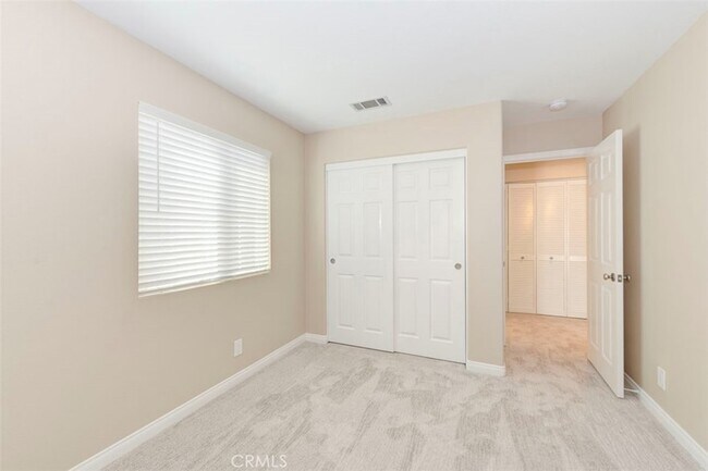 Building Photo - 20 Snapdragon St