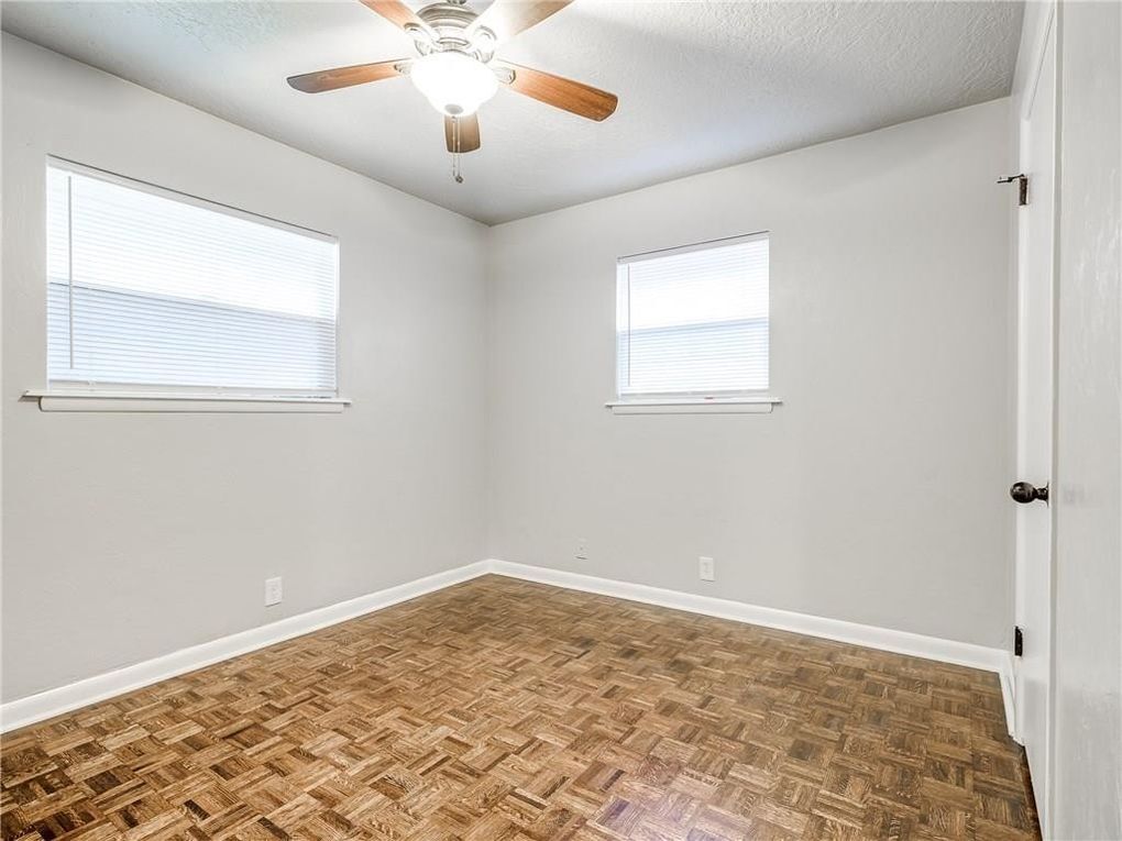 Building Photo - 2215 Beverly Hills St