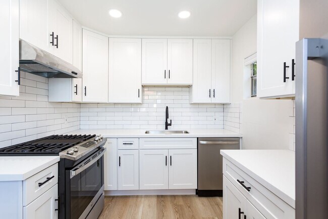 Building Photo - 4601-4607 Muir Ave.