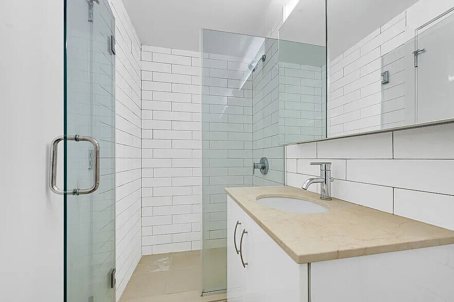 Building Photo - 163 Ludlow St