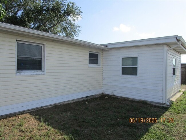 Building Photo - 3911 Redwood Dr