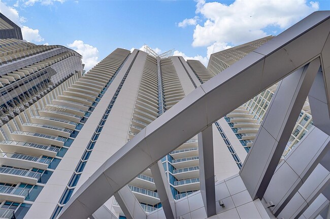 Building Photo - 17001 Collins Ave