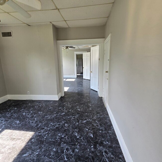 Building Photo - 55-57 West Parkwood Avenue
