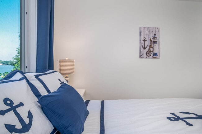 Building Photo - 184 Grand Ave