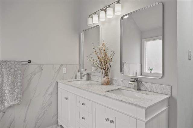 Building Photo - 703 Primrose Ln