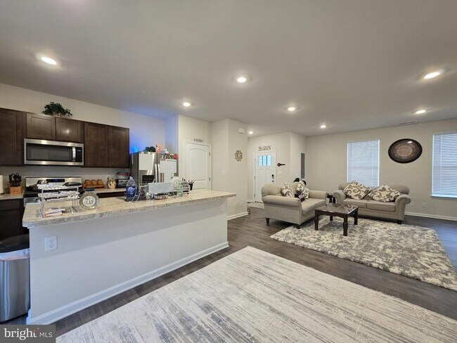 Building Photo - 407 Stream Valley Ct