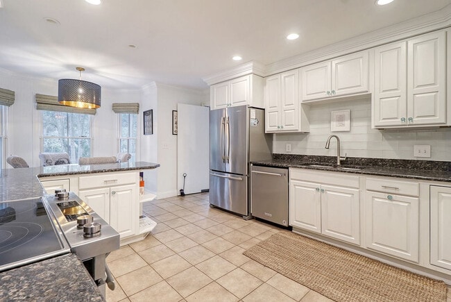 Building Photo - 2808 Seabrook Island Rd