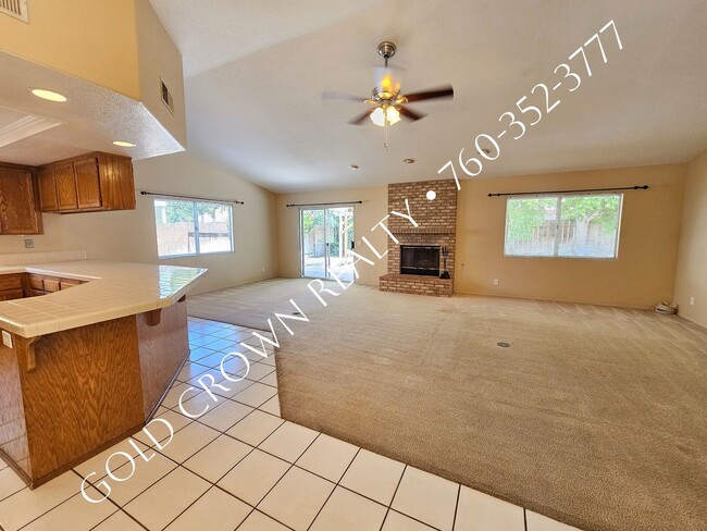 Building Photo - 2402 Lenrey Ave