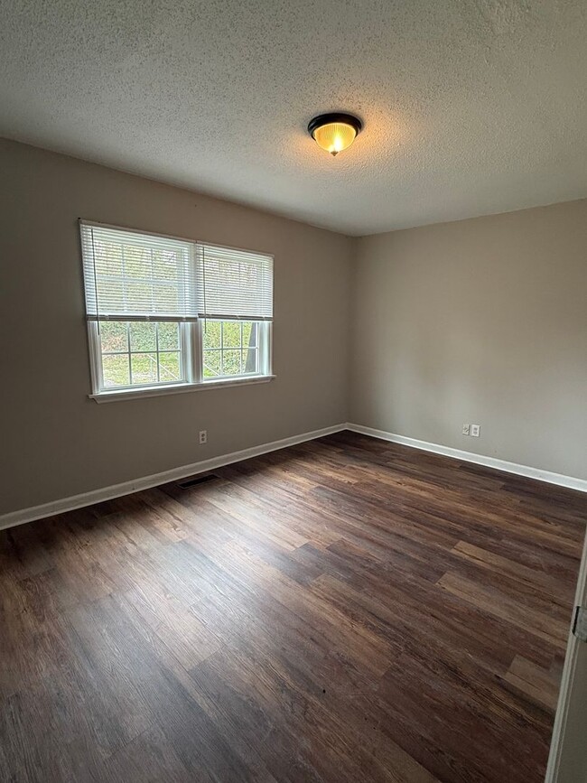 Building Photo - 810 Schmitt Rd