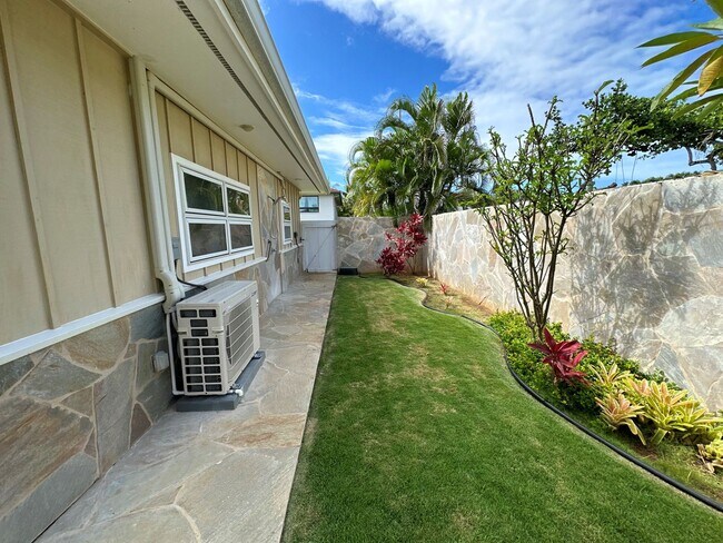 Building Photo - Gorgeous Furnished Beachside Home in Kailua