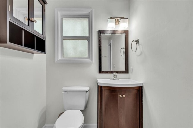 Building Photo - 2015 E Camellia Dr