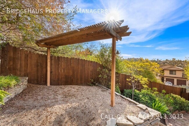 Building Photo - 4739 Hillcrest Ave