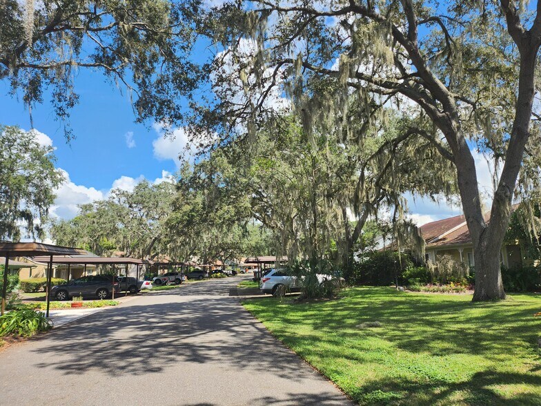 Country living at it's best! - 35097 Whispering Oaks Blvd