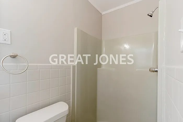 Building Photo - 142 Briardale Ave